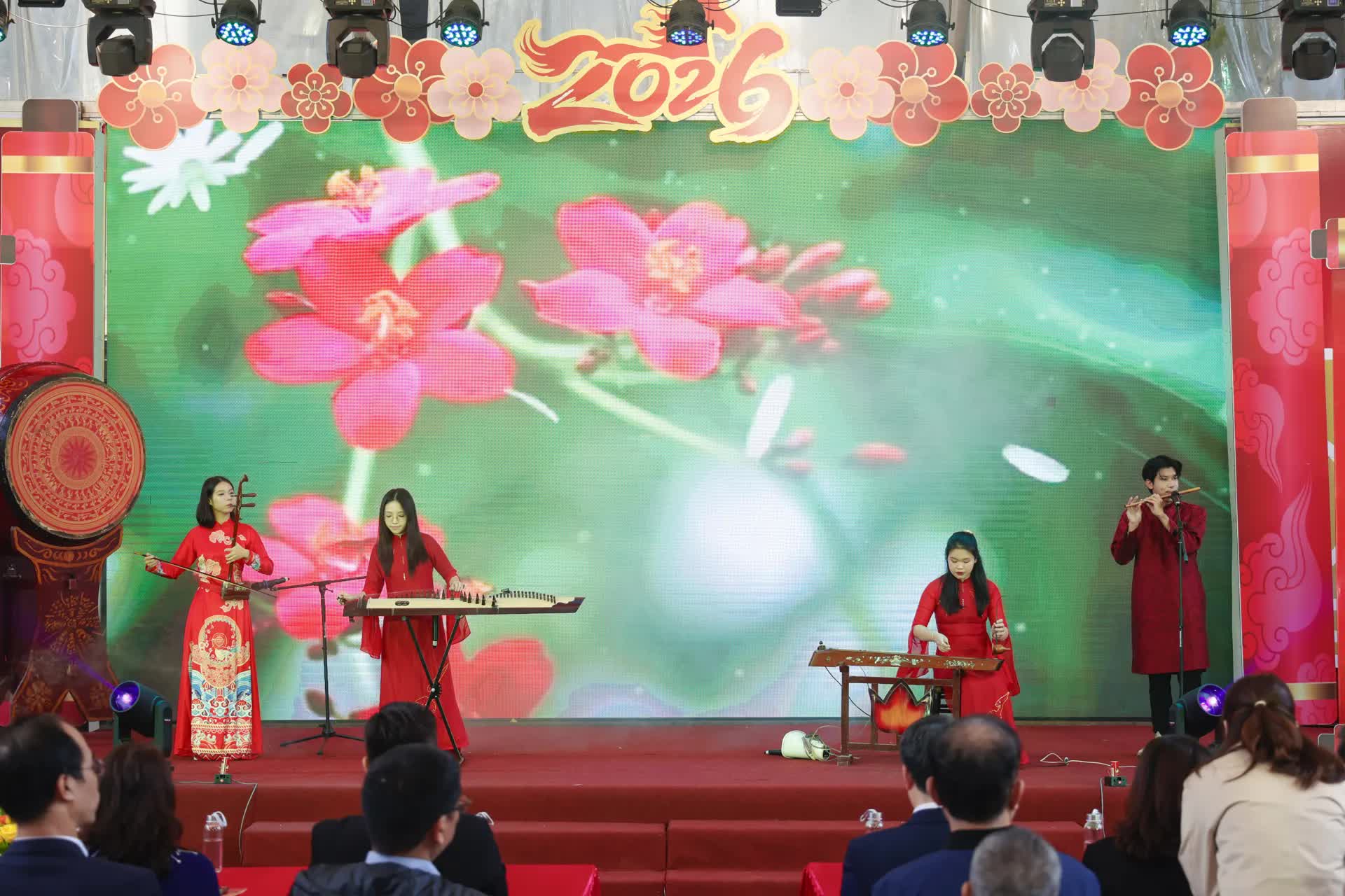 Không khí Tết rộn ràng trên Phố Sách Xuân Bính Ngọ 2026- Ảnh 18.