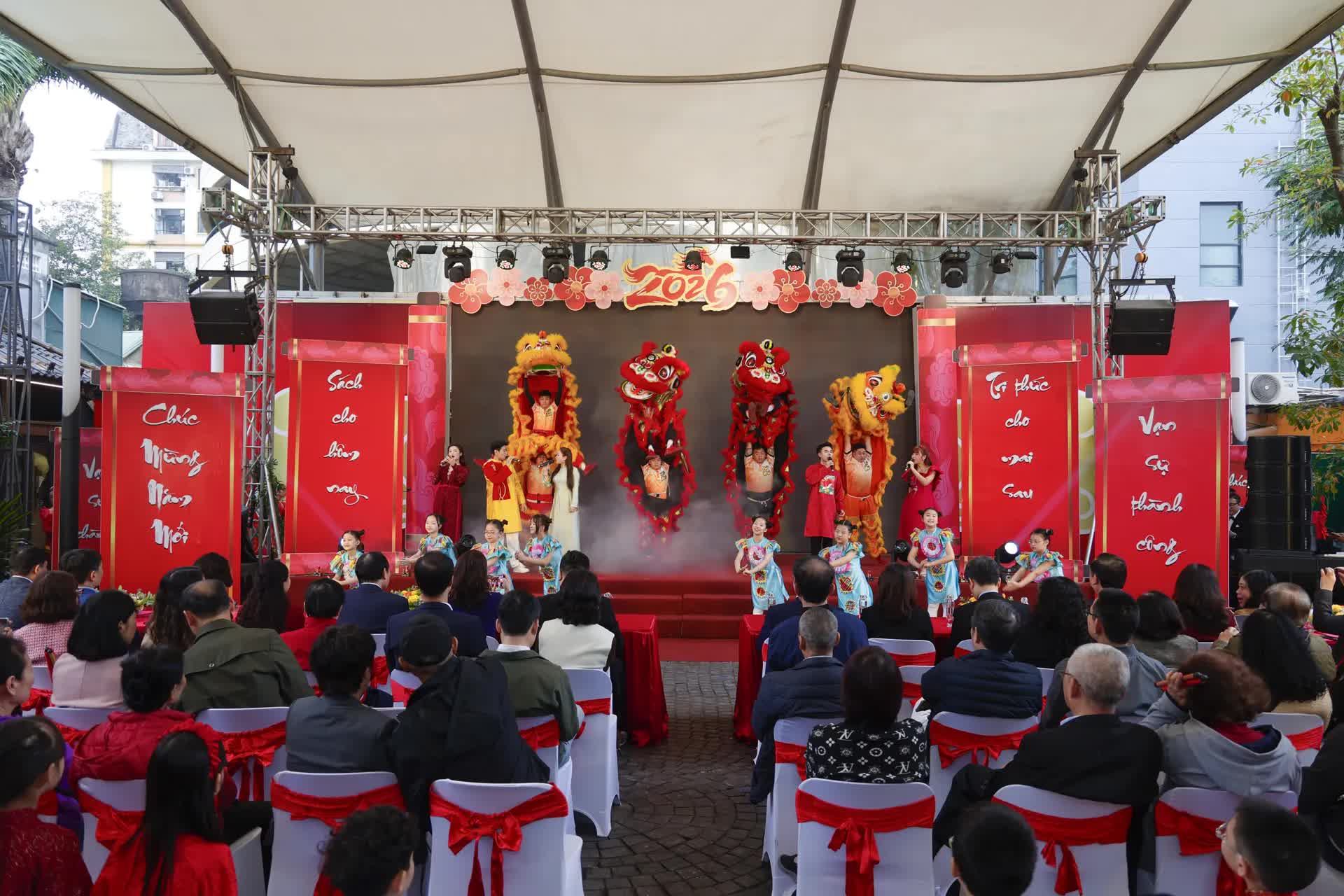 Không khí Tết rộn ràng trên Phố Sách Xuân Bính Ngọ 2026- Ảnh 22.