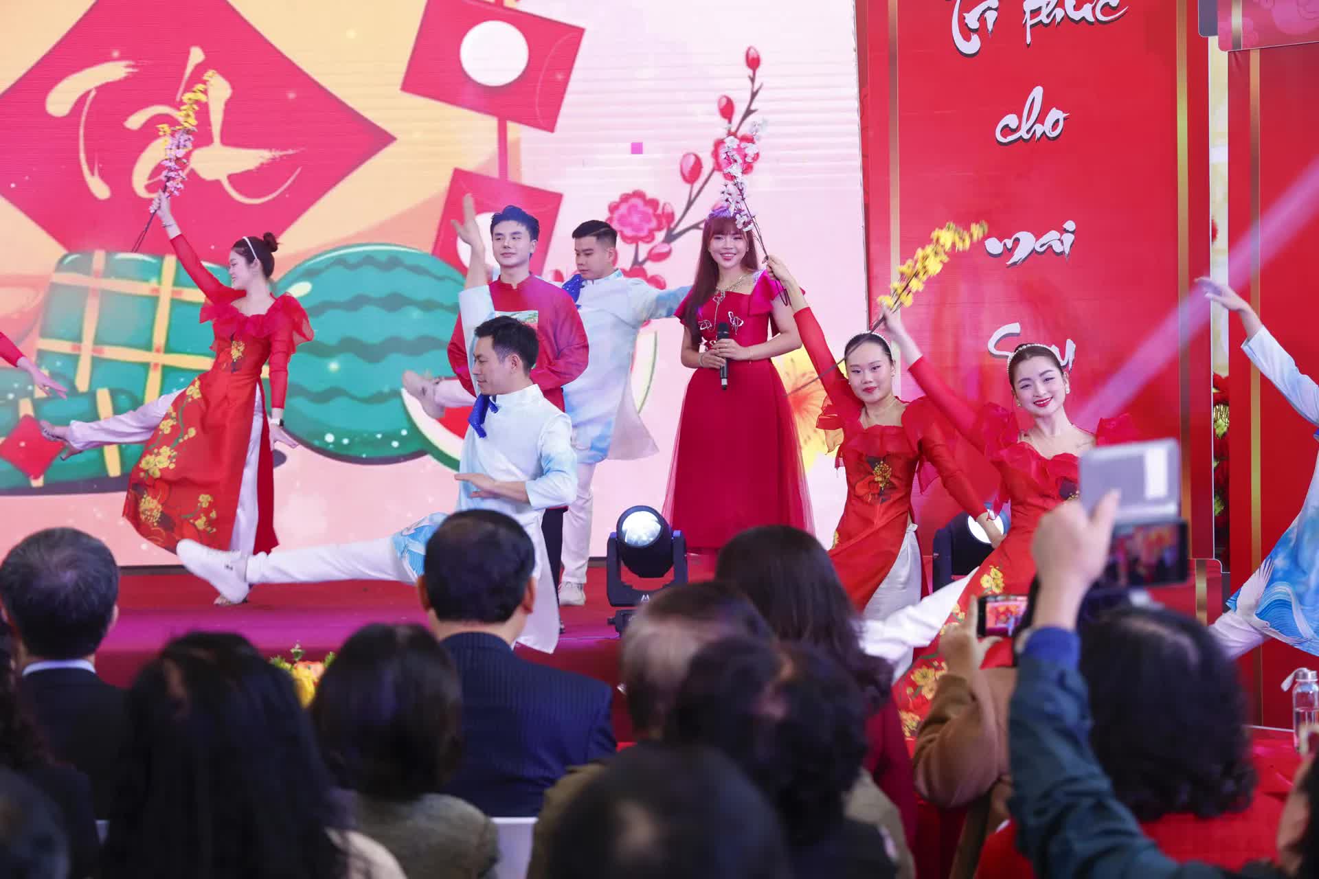 Không khí Tết rộn ràng trên Phố Sách Xuân Bính Ngọ 2026- Ảnh 21.