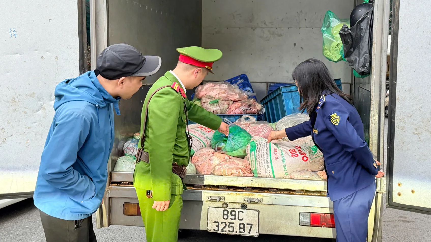 Tây Hồ: triệt phá vụ vận chuyển 350kg nội tạng động vật không rõ nguồn gốc- Ảnh 3.