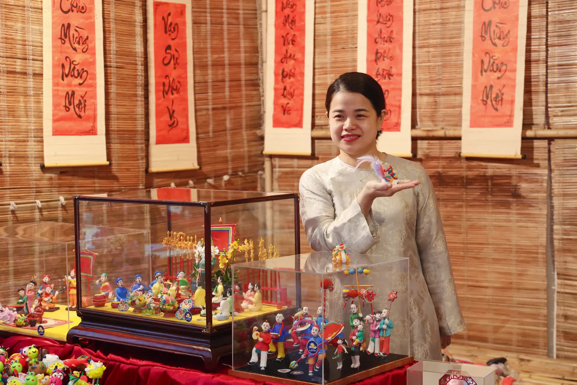 Không khí Tết rộn ràng trên Phố Sách Xuân Bính Ngọ 2026- Ảnh 13.