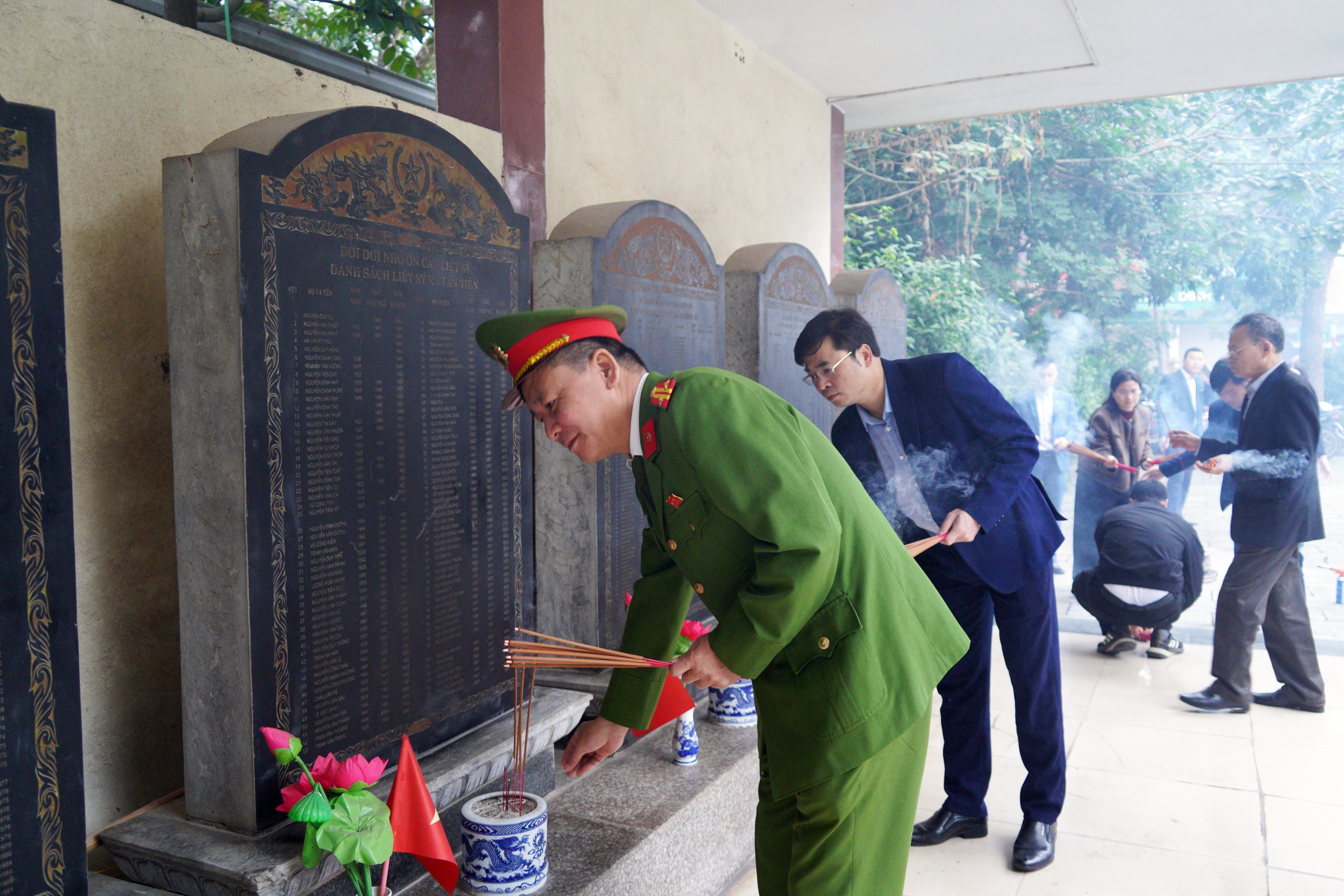 Phường Chương Mỹ dâng hương tưởng niệm các anh hùng liệt sĩ nhân dịp Tết Nguyên đán Bính Ngọ năm 2026- Ảnh 8.