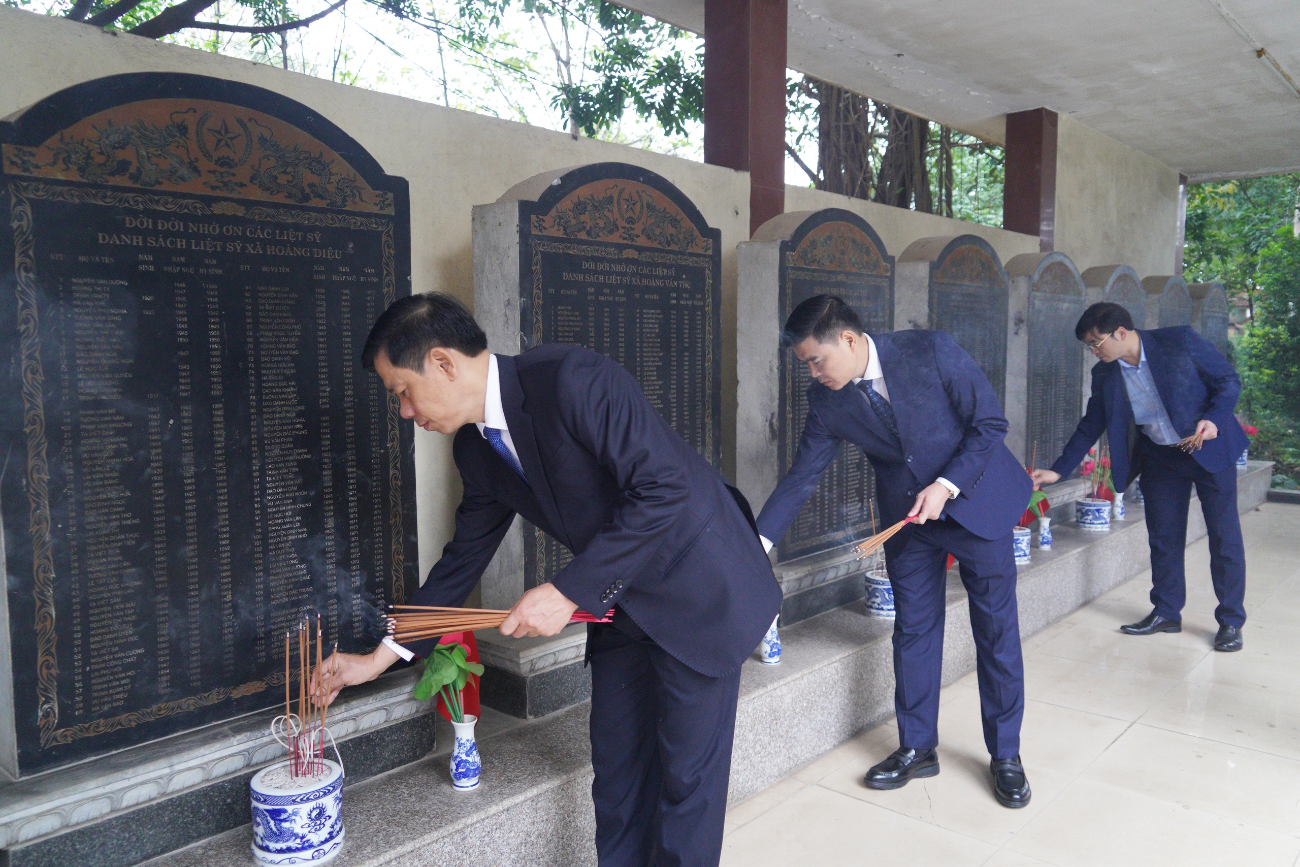Phường Chương Mỹ dâng hương tưởng niệm các anh hùng liệt sĩ nhân dịp Tết Nguyên đán Bính Ngọ năm 2026- Ảnh 2.