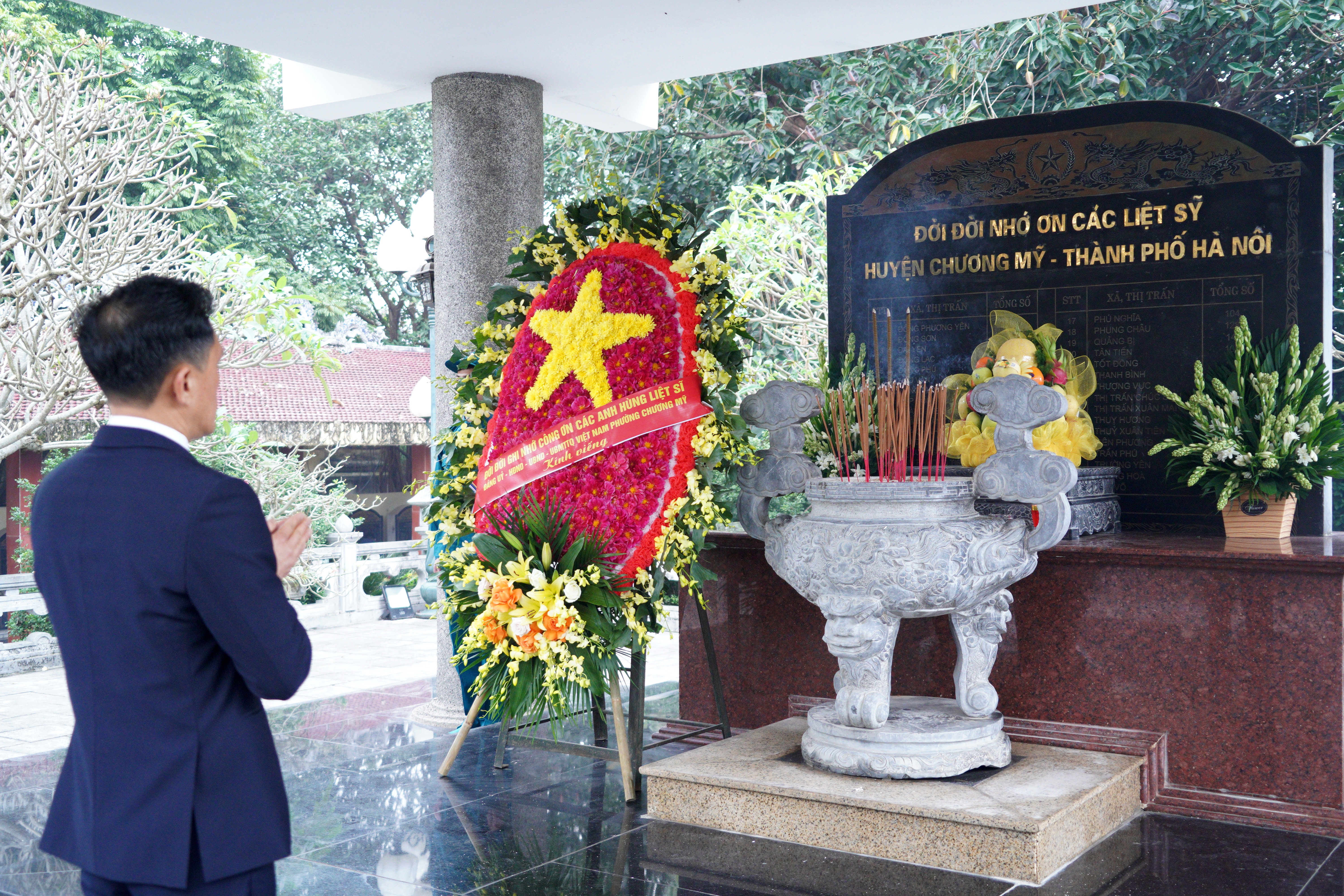 Phường Chương Mỹ dâng hương tưởng niệm các anh hùng liệt sĩ nhân dịp Tết Nguyên đán Bính Ngọ năm 2026- Ảnh 1.