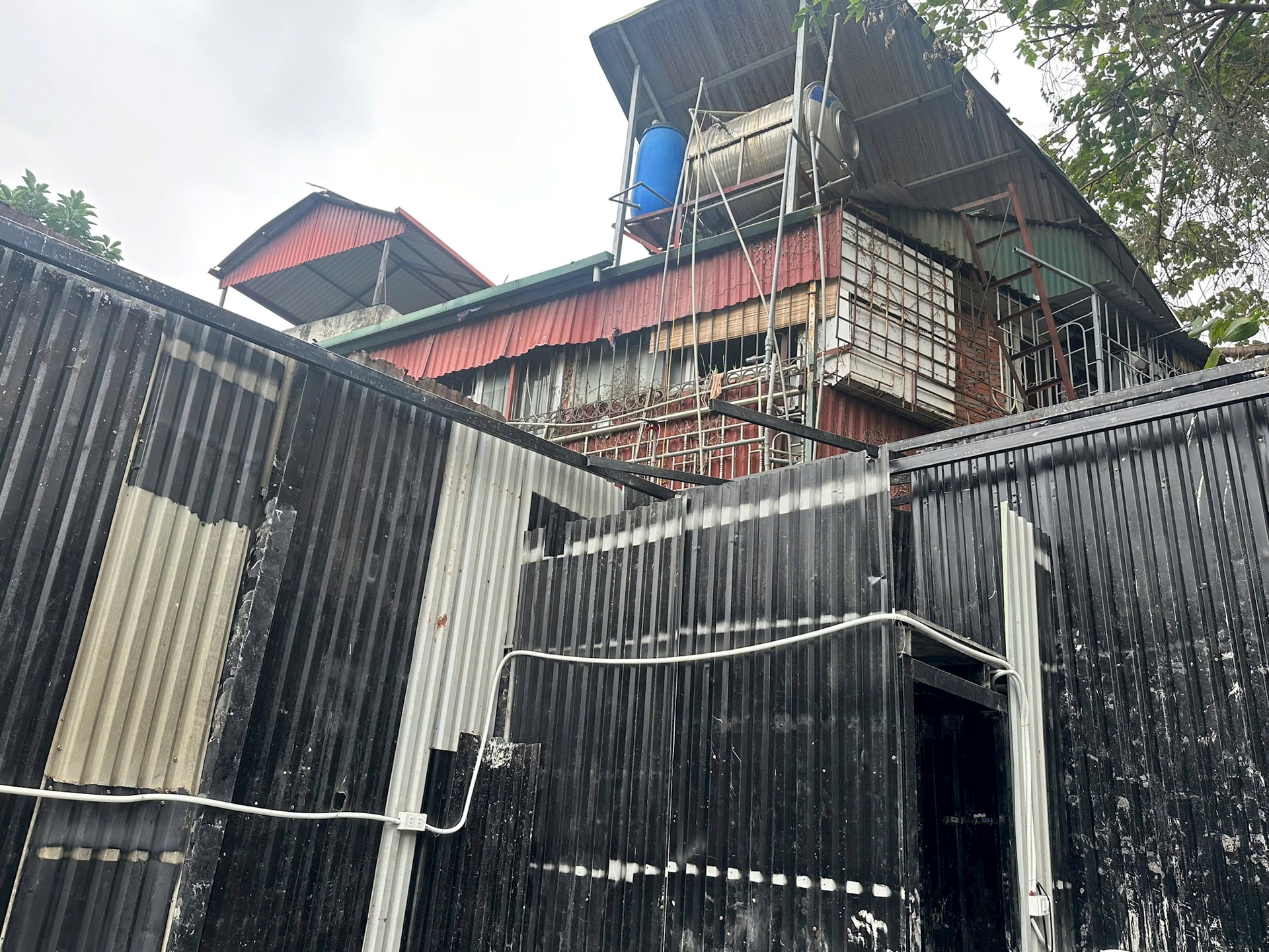 Phường Ngọc Hà: Xử lý nhà dựng tôn trái phép tại ngõ 189 phố Hoàng Hoa Thám- Ảnh 2.