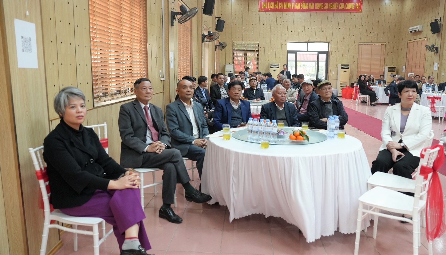 A group of people sitting at a table  AI-generated content may be incorrect.