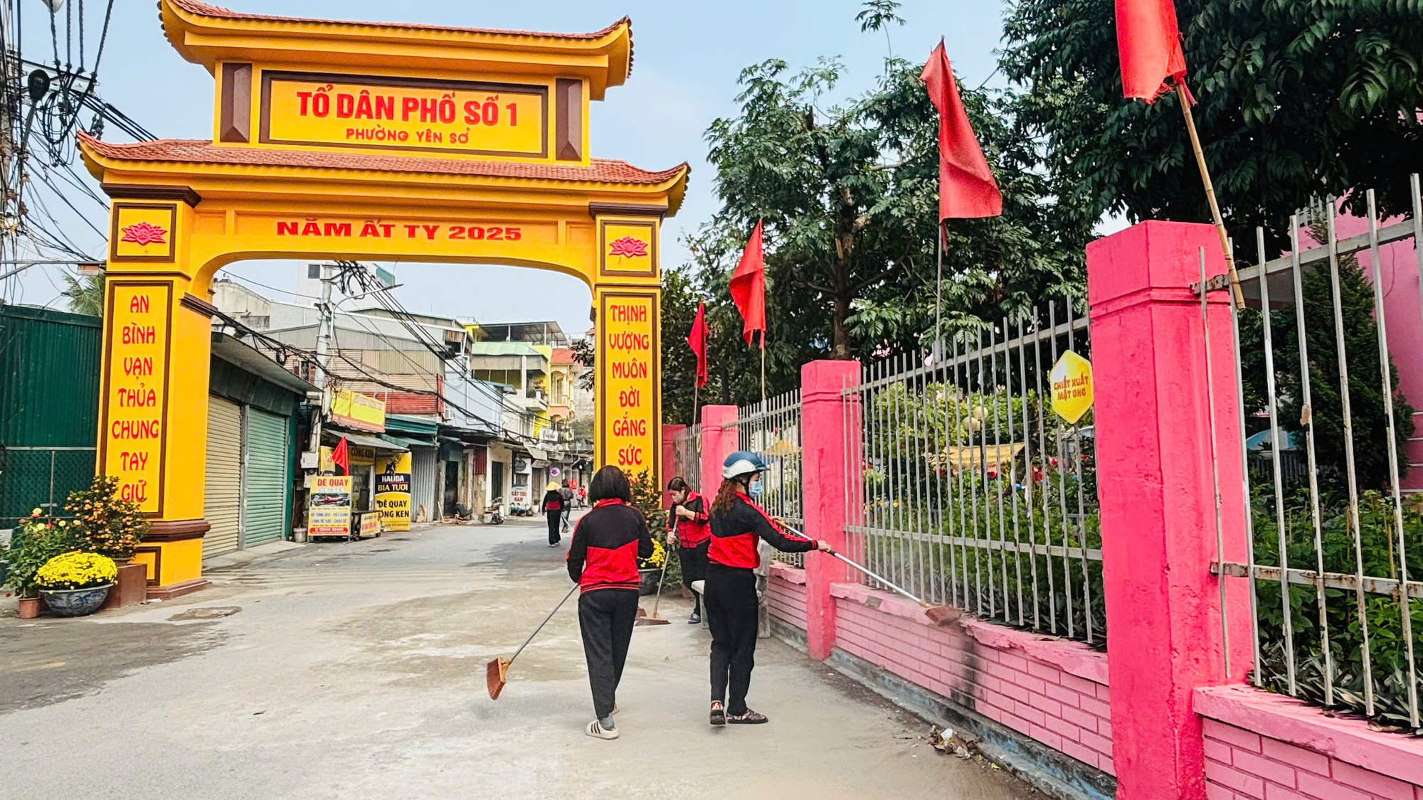 Trường Mầm non A Tứ Hiệp tổ chức ra quân tổng vệ sinh môi trường chào mừng 96 năm Ngày thành lập Đảng Cộng sản Việt Nam và Tết Bính Ngọ 2026- Ảnh 4.