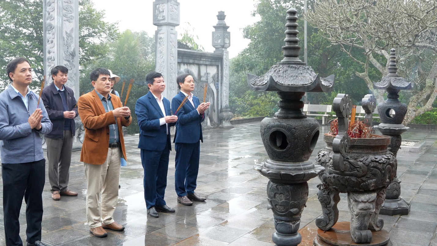 Đoàn công tác của Đảng uỷ - HĐND - UBND - UB MTTQ xã Hoài Đức thăm, chúc Tết và tặng quà xã Vạn Xuân, tỉnh Phú Thọ- Ảnh 1.