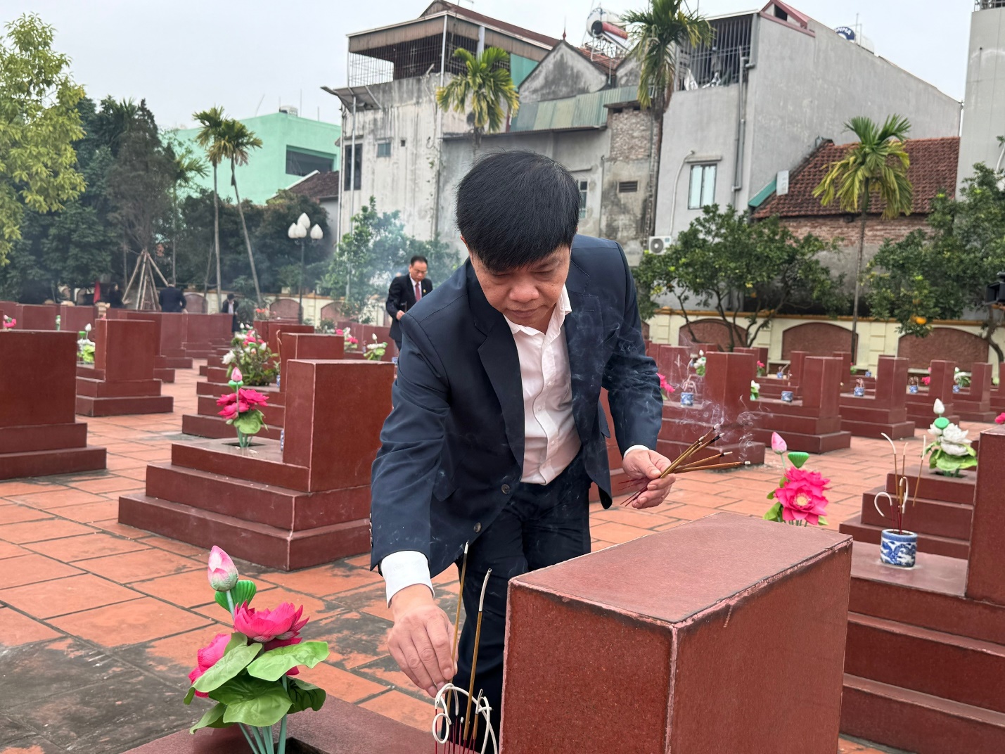 Đảng ủy- HĐND- UBND- UB MTTQ Việt Nam xã dâng hương tưởng niệm các anh hùng liệt sỹ nhân dịp Tết nguyên đán Bính Ngọ 2026.- Ảnh 6.