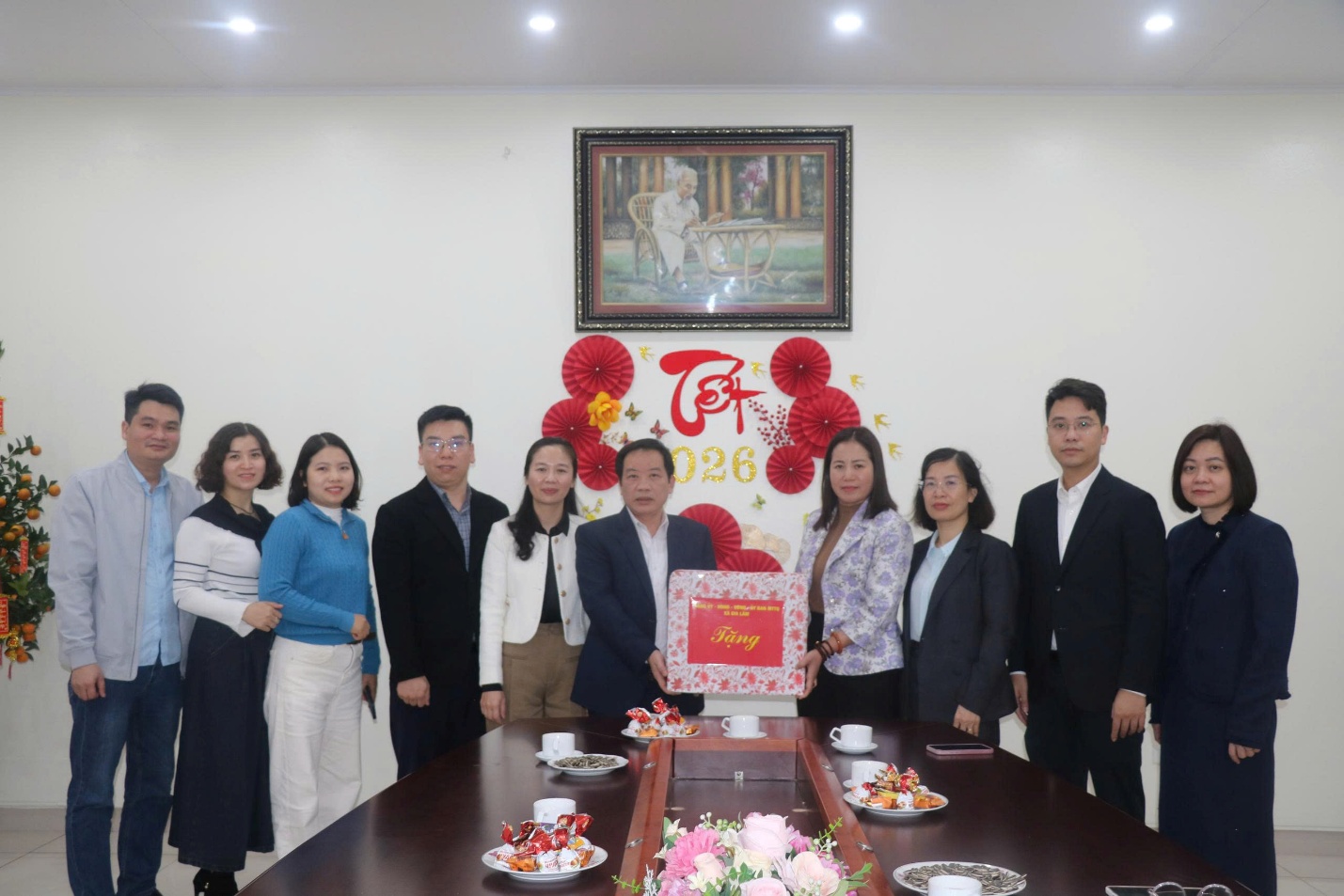 Đồng chí Phùng Thị Hoài Hương thăm chúc Tết Trạm y tế xã Gia Lâm- Ảnh 2.