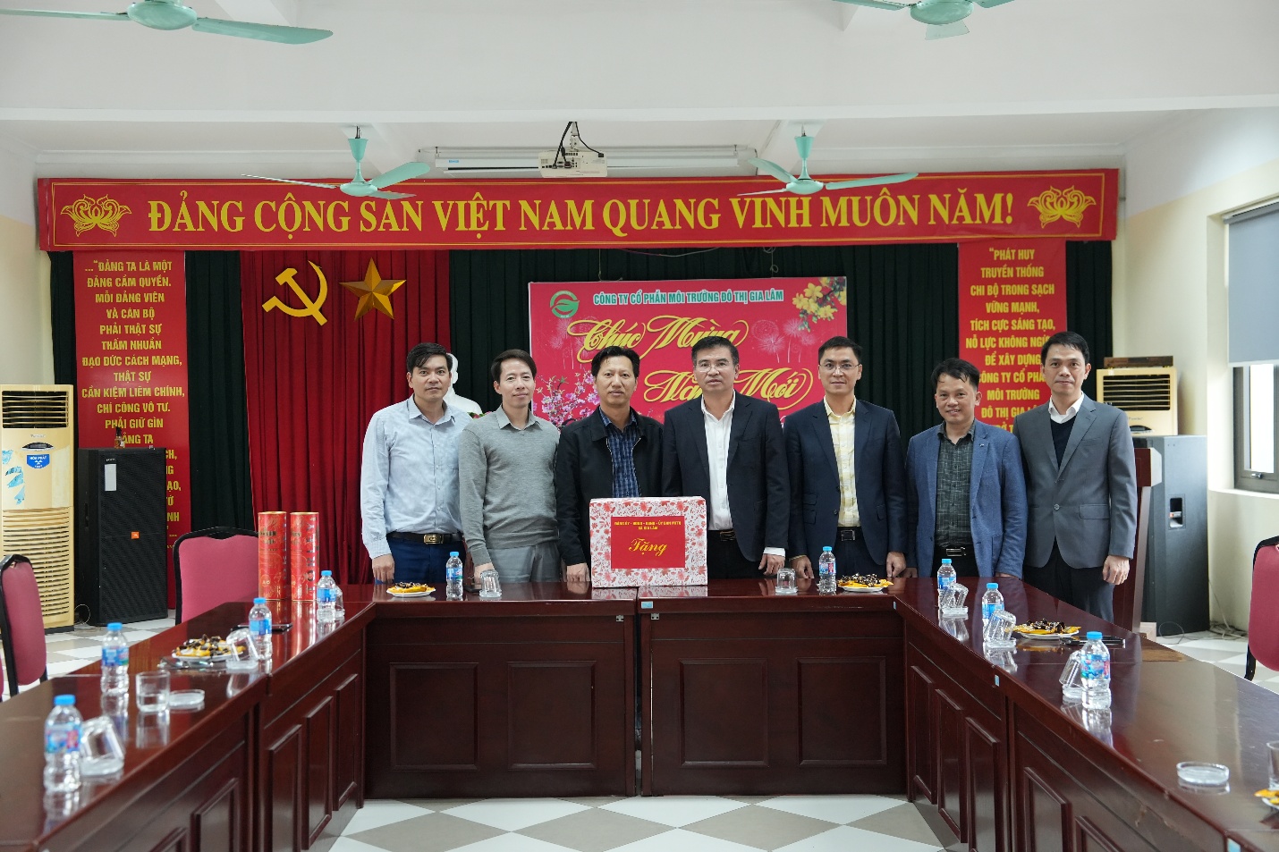 Đồng chí Chủ tịch UBND xã thăm, chúc Tết Công ty cổ phần MTĐT Gia Lâm- Ảnh 2.