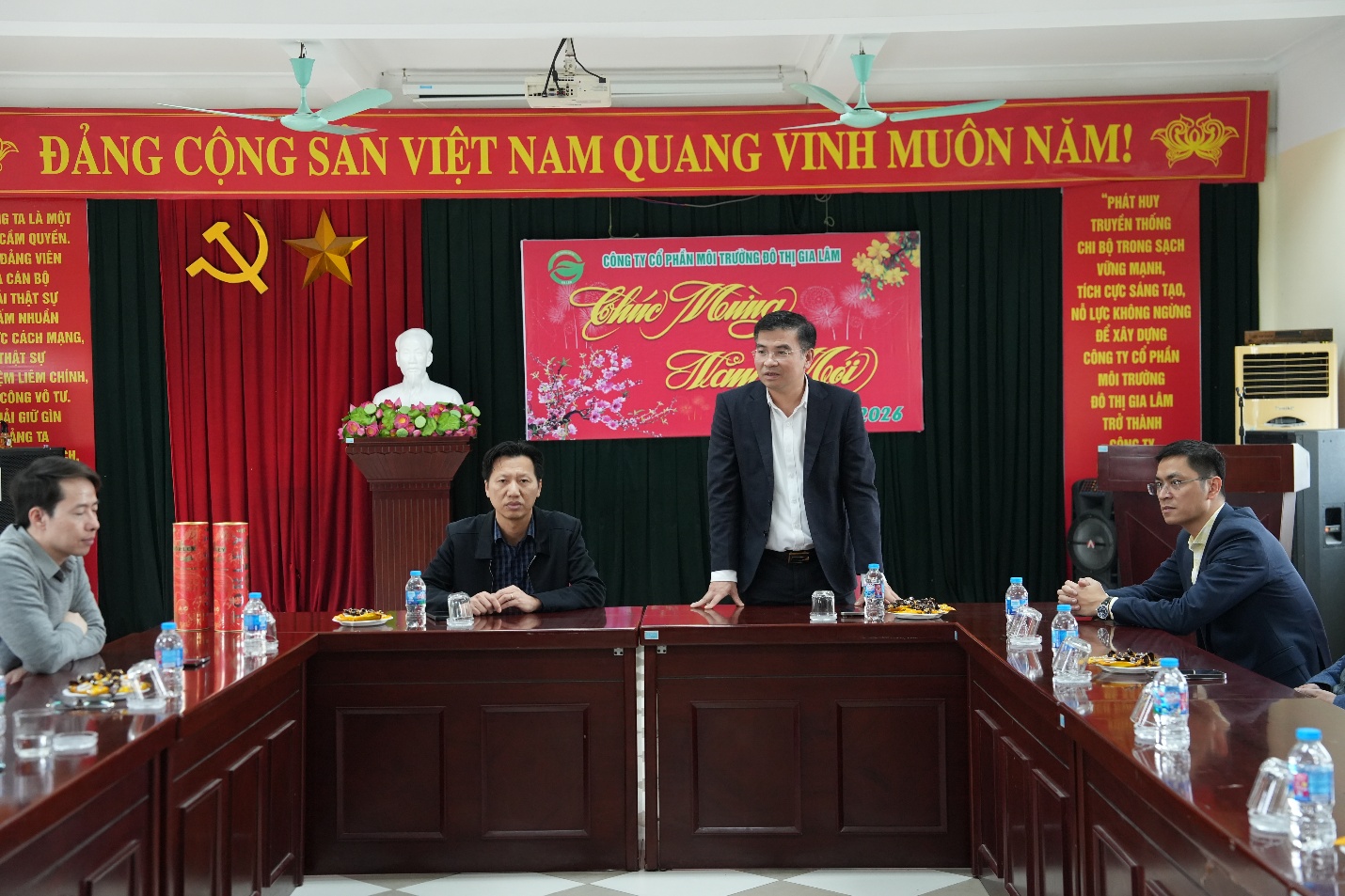 Đồng chí Chủ tịch UBND xã thăm, chúc Tết Công ty cổ phần MTĐT Gia Lâm- Ảnh 3.