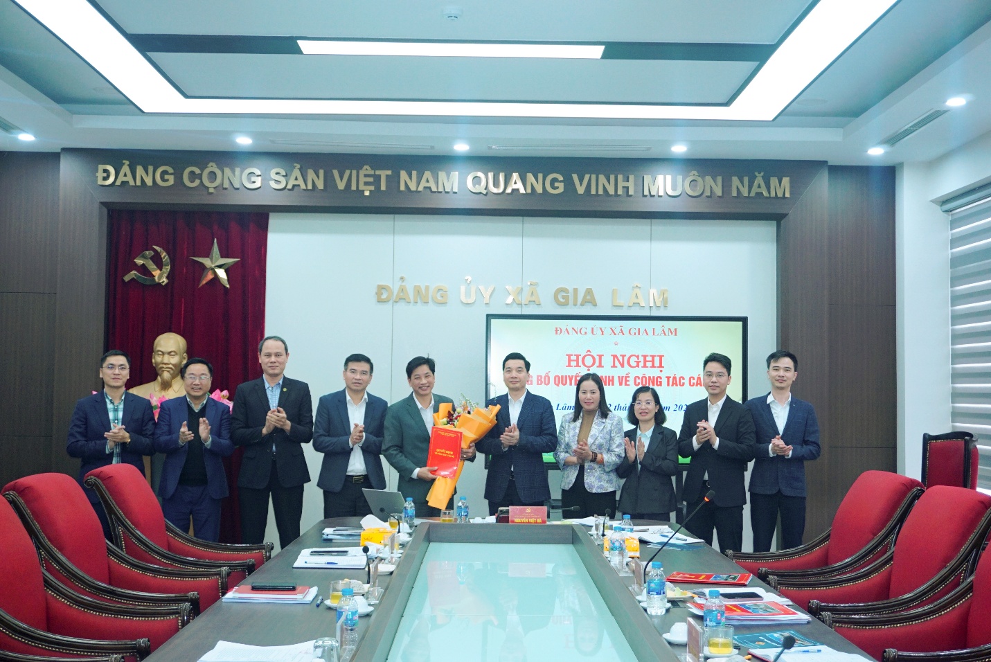 Đảng ủy xã Gia Lâm công bố quyết định về công tác cán bộ- Ảnh 2.