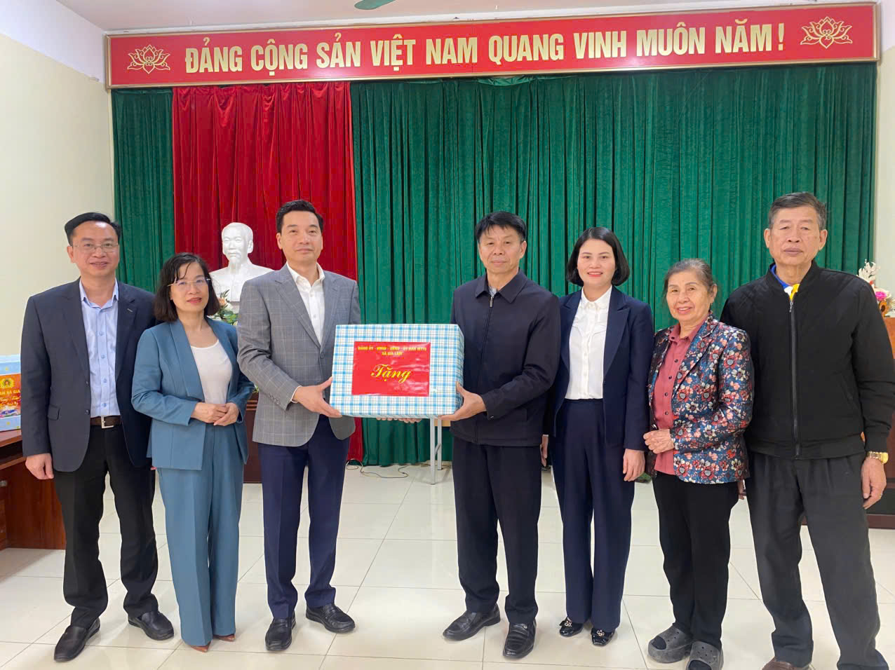 Đồng chí Bí thư Đảng ủy xã kiểm tra công tác bầu cử chúc Tết các tổ dân phố- Ảnh 3.