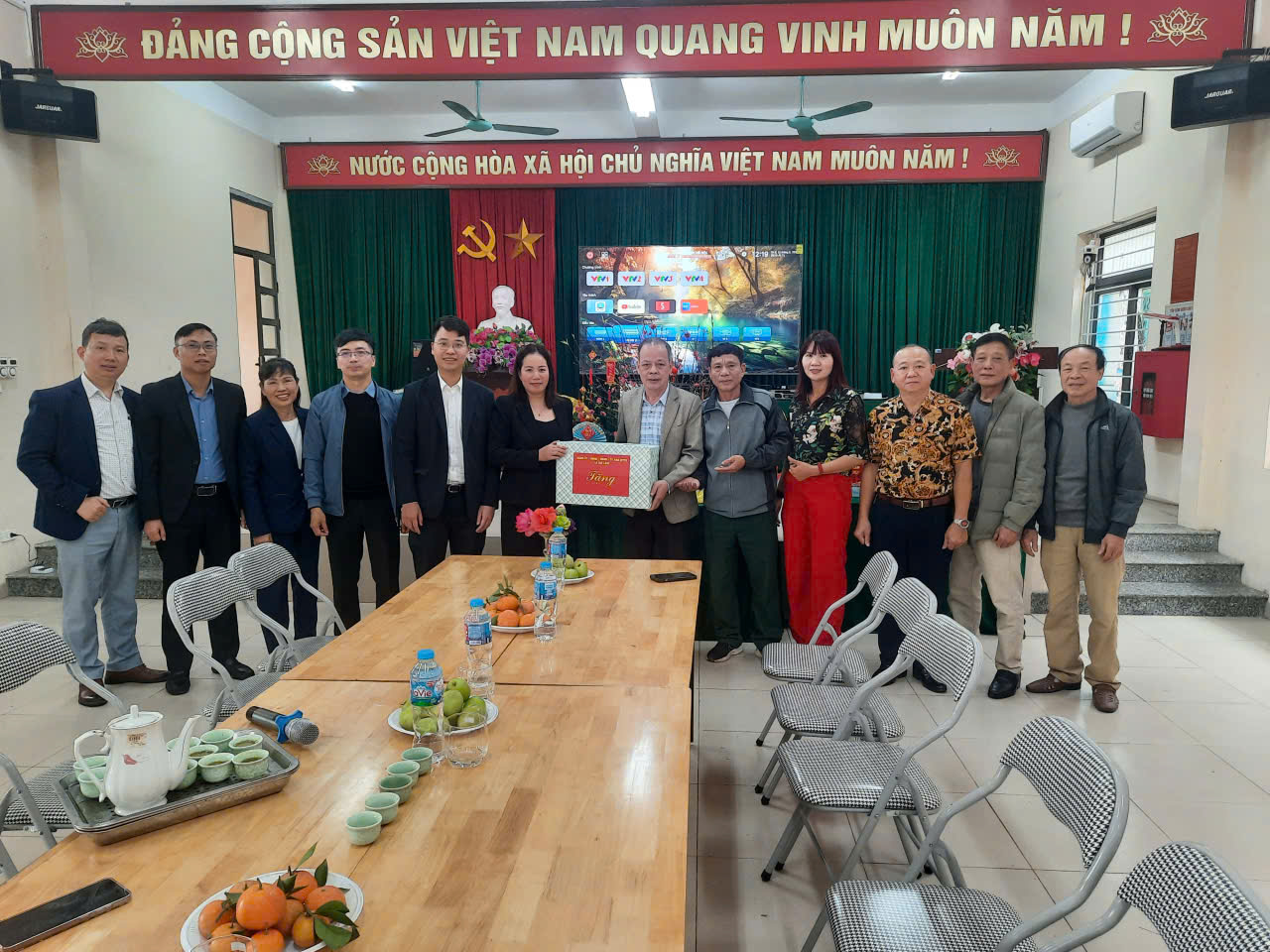 Đồng chí Phó Bí thư Thường trực Đảng ủy xã kiểm tra công tác bầu cử, chúc Tết các thôn, tổ dân phố- Ảnh 2.