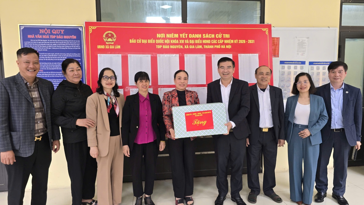 Đồng chí Chủ tịch UBND xã kiểm tra công tác bầu cử, chúc Tết các tổ dân phố- Ảnh 3.