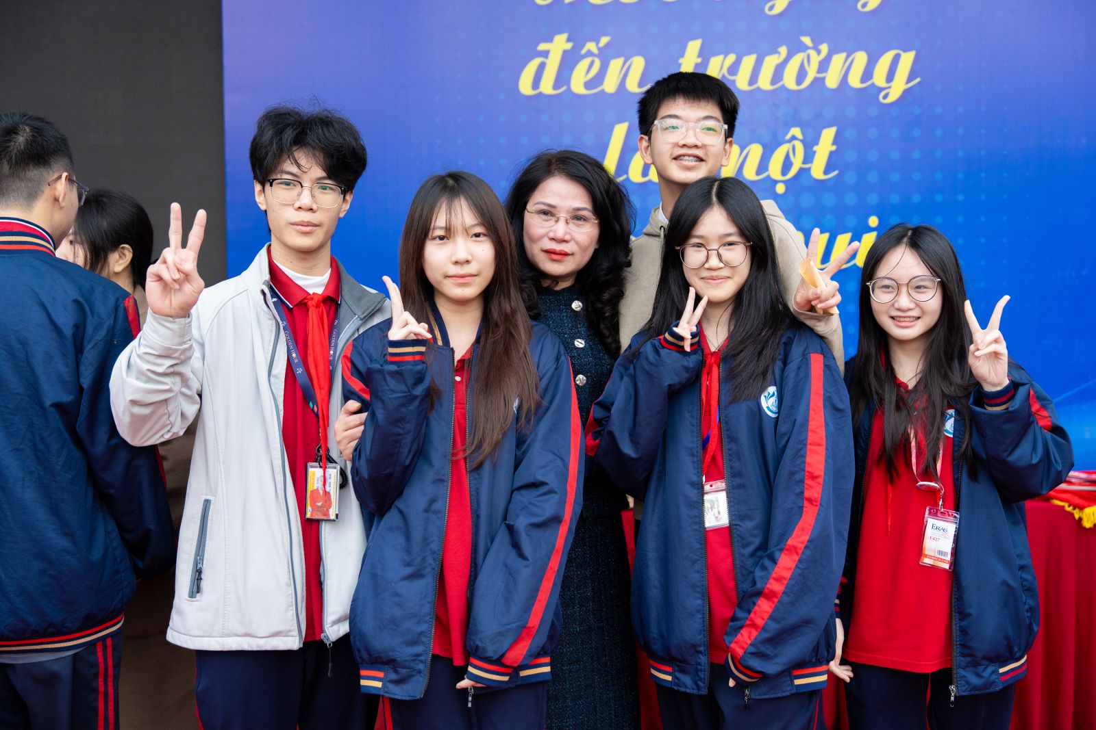 CHẠM VÀO MIỀN YÊU THƯƠNG - CHUYÊN ĐỀ “LÒNG BIẾT ƠN” TẠI TRƯỜNG THCS TRẦN DUY HƯNG- Ảnh 2.