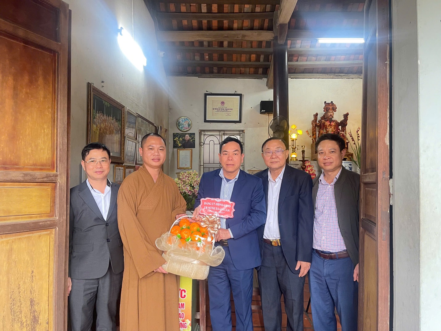 Lãnh đạo xã Gia Lâm thăm, chúc Tết các cơ sở tôn giáo trên địa bàn- Ảnh 2.