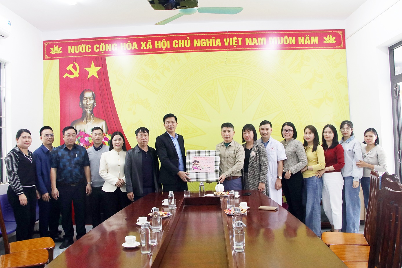 Đảng ủy, HĐND, UBND, Ủy ban MTTQ Việt Nam xã thăm, chúc Tết các đơn vị trực dịp Tết Nguyên Đán- Ảnh 4.