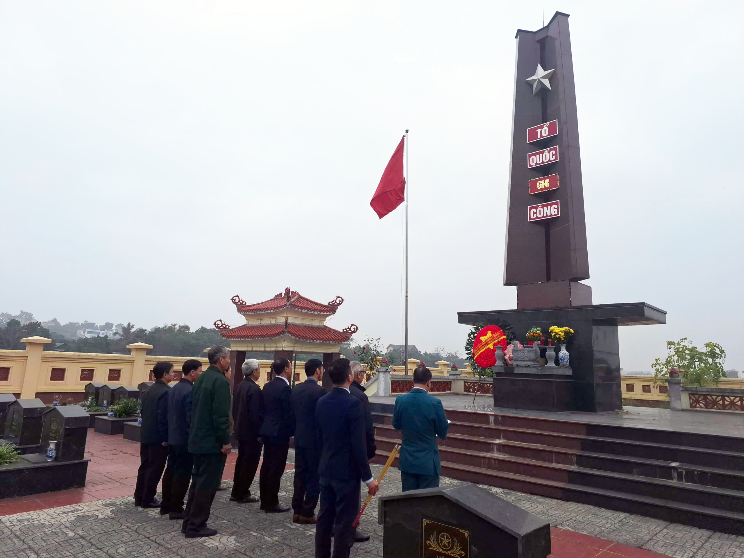 Phường Chương Mỹ dâng hương tưởng niệm các anh hùng liệt sĩ nhân dịp Tết Nguyên đán Bính Ngọ năm 2026- Ảnh 12.