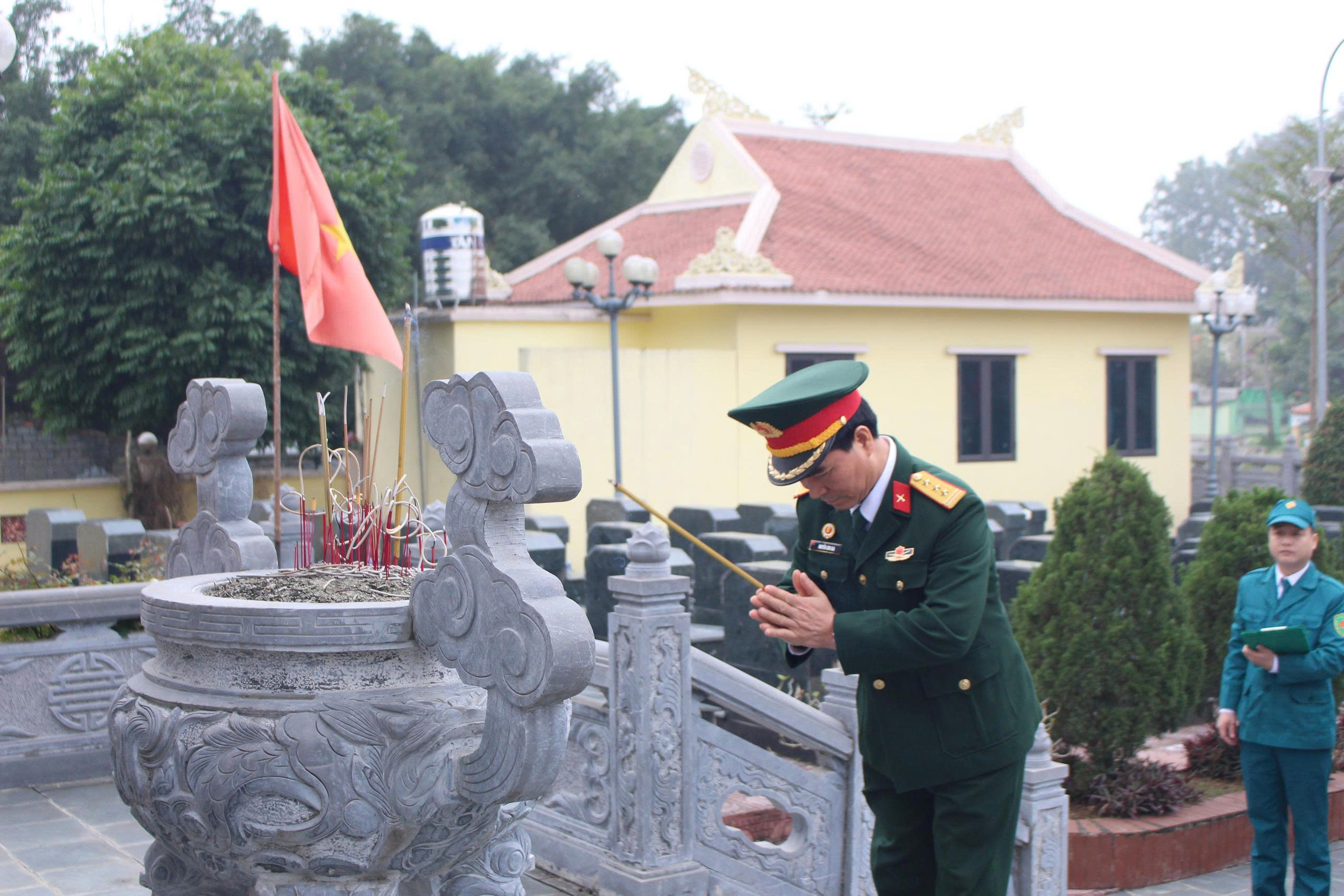 Phường Chương Mỹ dâng hương tưởng niệm các anh hùng liệt sĩ nhân dịp Tết Nguyên đán Bính Ngọ năm 2026- Ảnh 9.