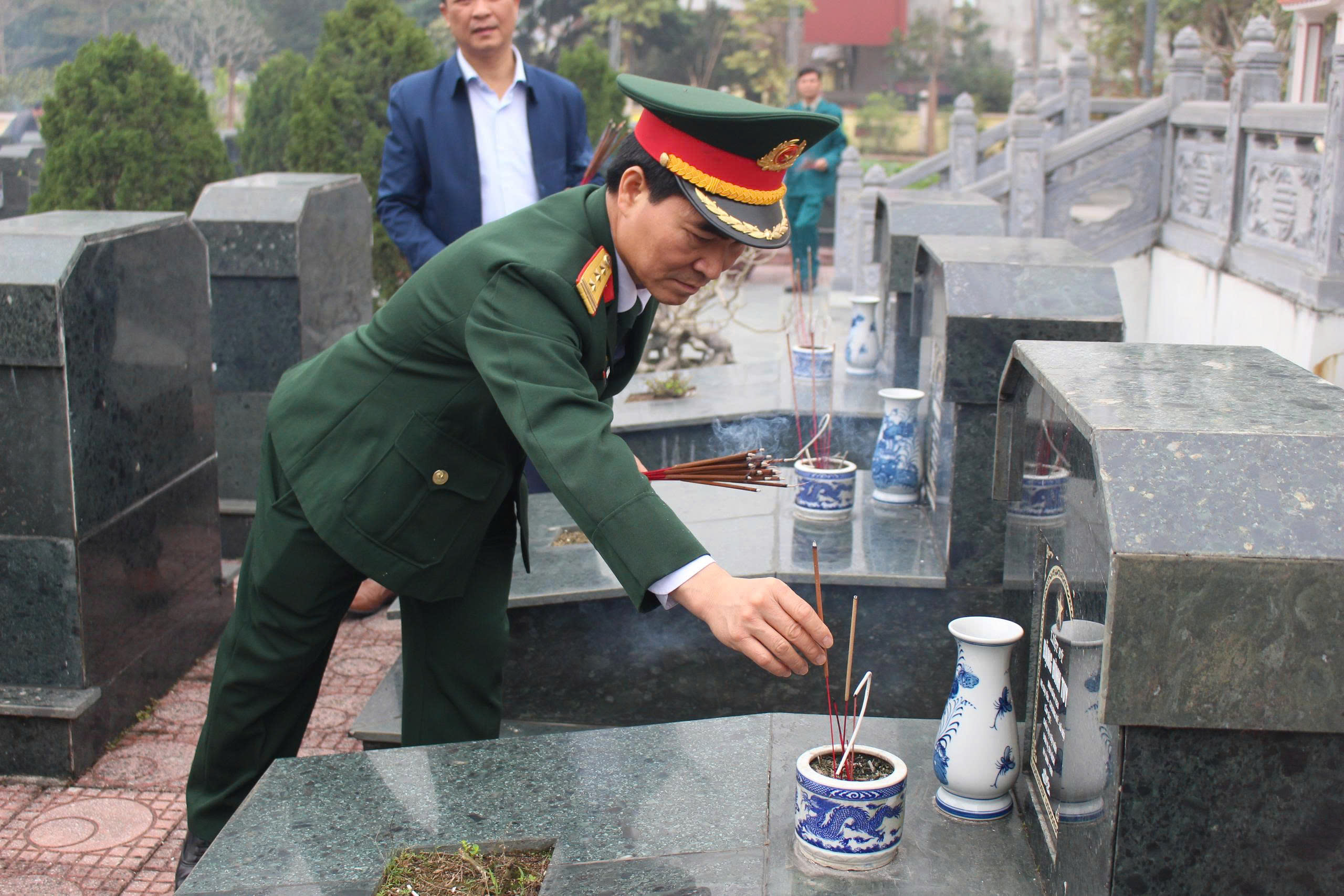 Phường Chương Mỹ dâng hương tưởng niệm các anh hùng liệt sĩ nhân dịp Tết Nguyên đán Bính Ngọ năm 2026- Ảnh 10.