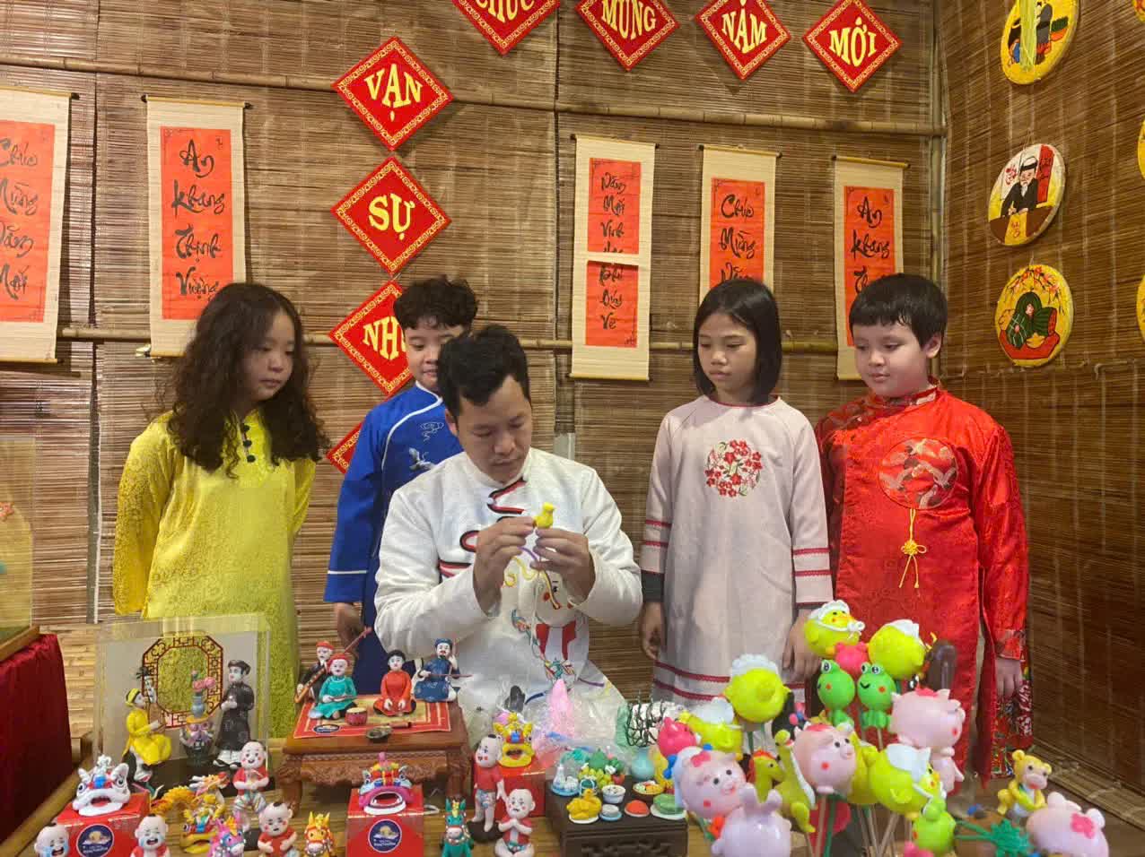 Không khí Tết rộn ràng trên Phố Sách Xuân Bính Ngọ 2026- Ảnh 8.