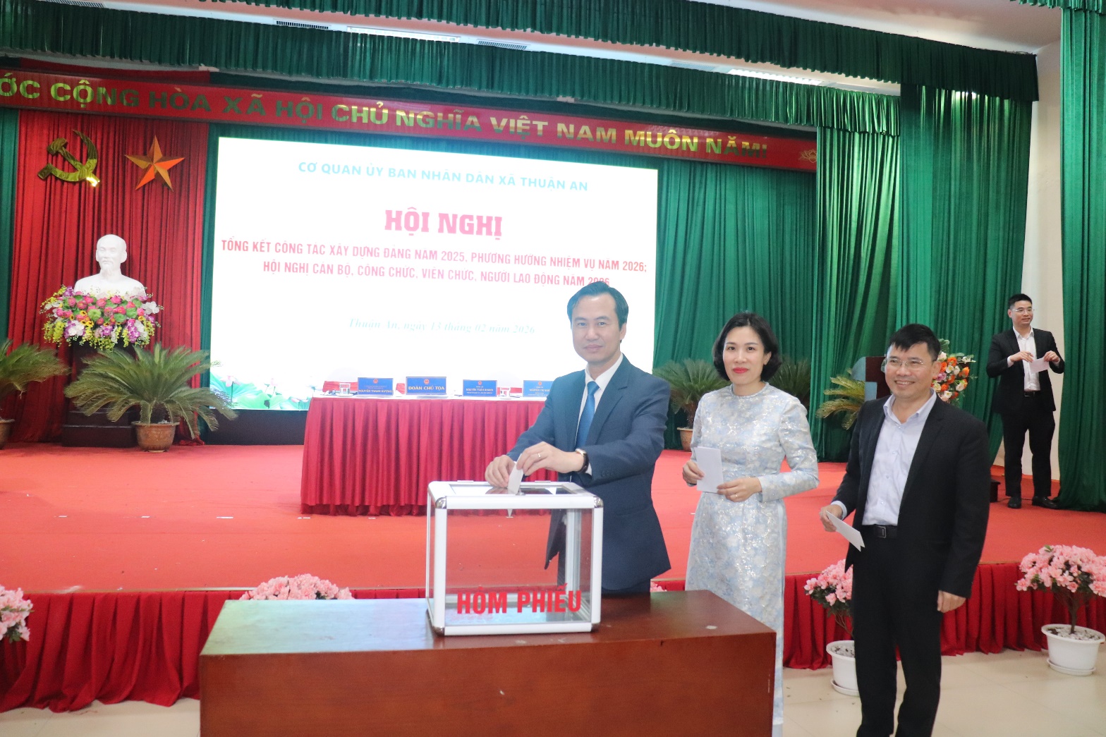 Hội nghị cán bộ, công chức, viên chức, người lao động cơ quan UBND xã năm 2026- Ảnh 4.