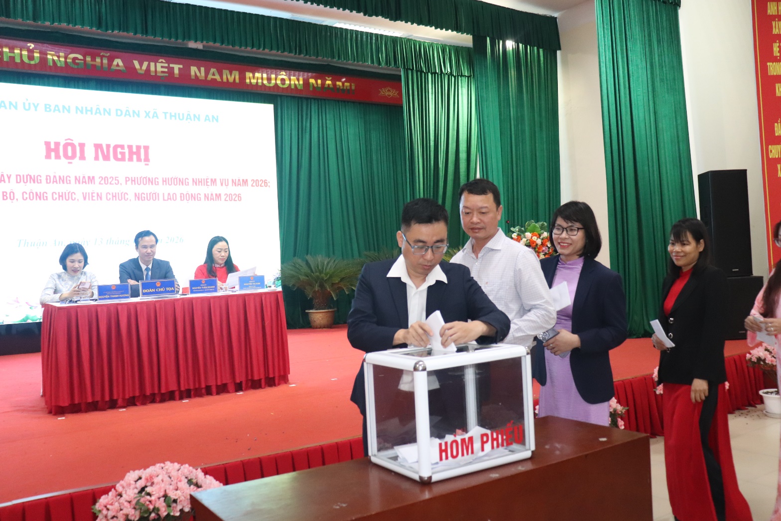 Hội nghị cán bộ, công chức, viên chức, người lao động cơ quan UBND xã năm 2026- Ảnh 5.