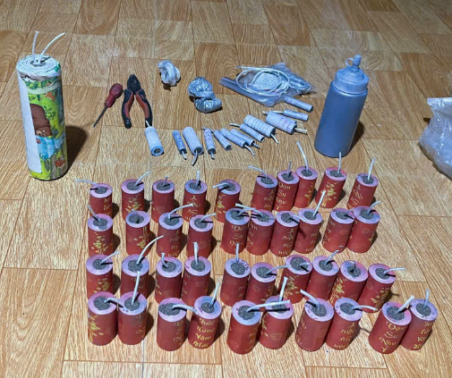 CÔNG AN XÃ TRẦN PHÚ TĂNG CƯỜNG ĐẦU TRANH, XỬ LÝ VI PHẠM VỀ PHÁO NỔ - CẢNH BÁO NGUY CƠ TỪ PHÁO TỰ CHẾ- Ảnh 2. CÔNG AN XÃ TRẦN PHÚ TĂNG CƯỜNG ĐẦU TRANH, XỬ LÝ VI PHẠM VỀ PHÁO NỔ - CẢNH BÁO NGUY CƠ TỪ PHÁO TỰ CHẾ- Ảnh 2.