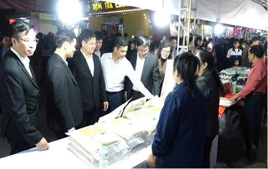 XÃ BÌNH MINH GIÚP NÔNG DÂN ĐƯA SẢN PHẨM OCOP, LÀNG NGHỀ ĐẾN GẦN NGƯỜI TIÊU DÙNG PHÁT TRIỂN KINH TẾ ĐỊA PHƯƠNG- Ảnh 1.