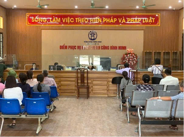 "ĐẨY MẠNH ỨNG DỤNG CÔNG NGHỆ THÔNG TIN, CHUYỂN ĐỔI SỐ GẮN VỚI CẢI CÁCH HÀNH CHÍNH VÀ TRÁCH NHIỆM PHỤC VỤ CỦA CÁN BỘ, CÔNG CHỨC - LẤY NGƯỜI DÂN LÀM TRUNG TÂM TRONG CẢI CÁCH THỦ TỤC HÀNH CHÍNH"- Ảnh 2.