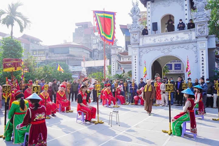 Độc đáo Lễ hội chùa Vua - “Cờ miếu” của Thăng Long- Ảnh 3.