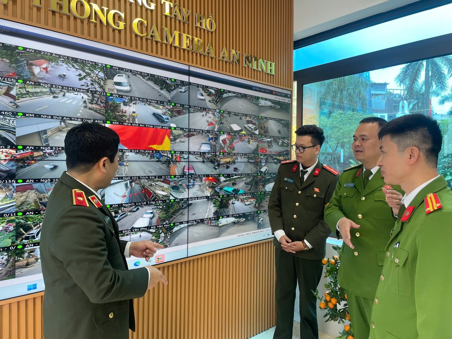 Thiếu tướng Nguyễn Hồng Nguyên kiểm tra công tác bảo đảm an ninh tại Công an phường Tây Hồ- Ảnh 2.