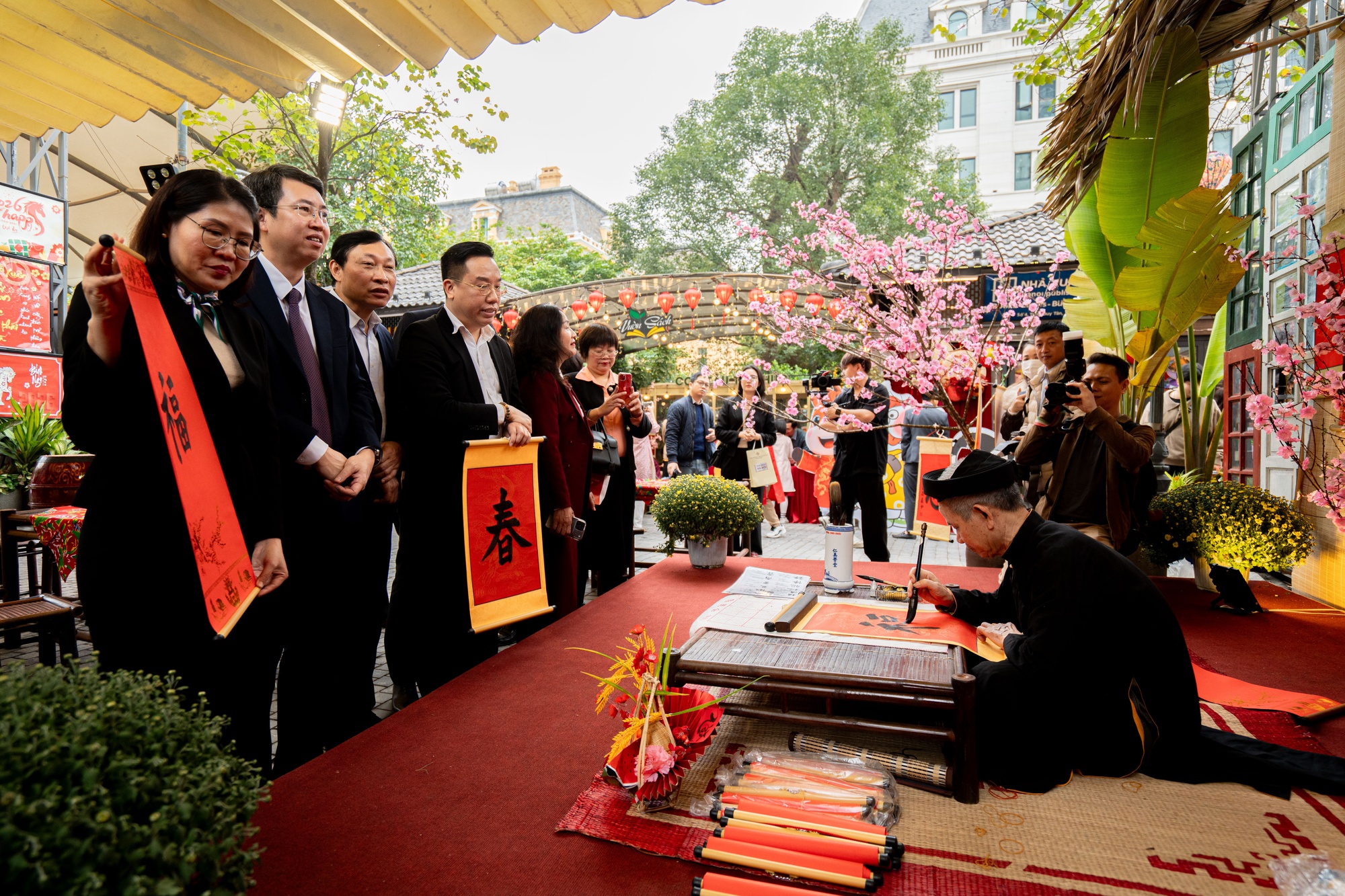 Khai mạc Phố Sách Xuân 2026 tại Hà Nội- Ảnh 4.