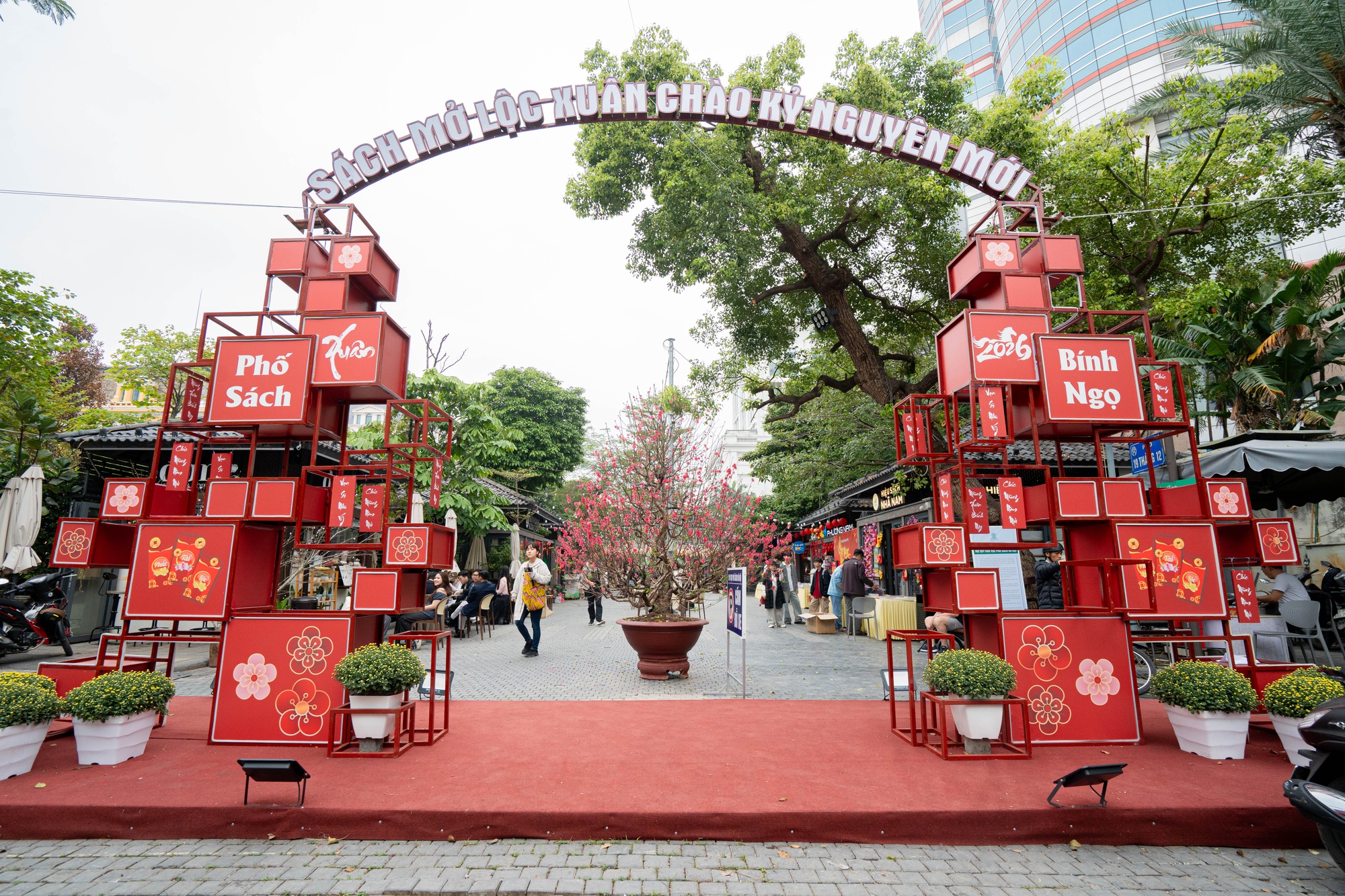 Khai mạc Phố Sách Xuân 2026 tại Hà Nội- Ảnh 1.