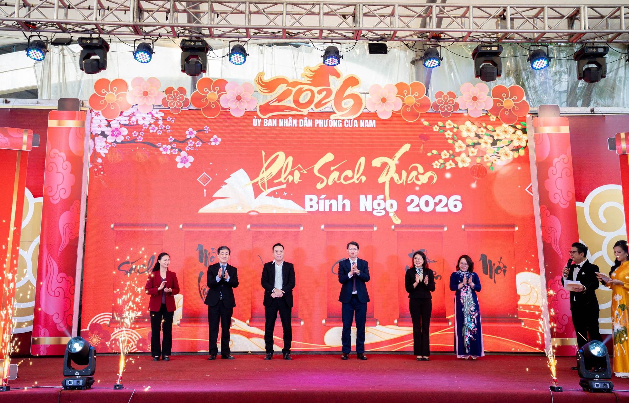 Khai mạc Phố Sách Xuân 2026 tại Hà Nội- Ảnh 3.