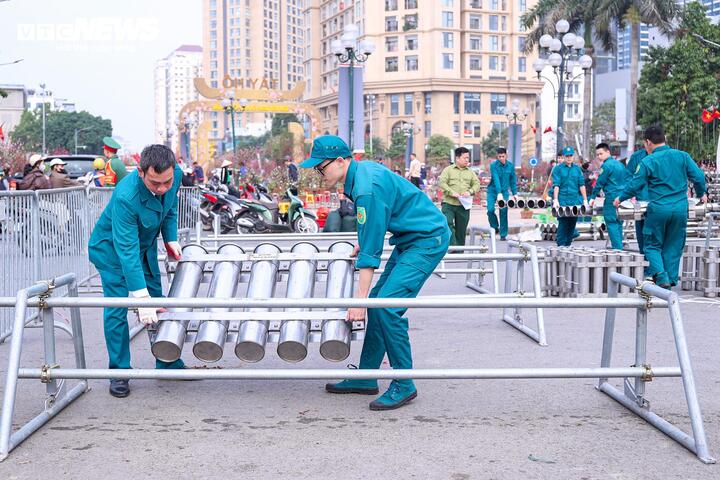Toàn cảnh trận địa pháo hoa ở Hà Nội chào mừng năm mới Bính Ngọ 2026- Ảnh 5.