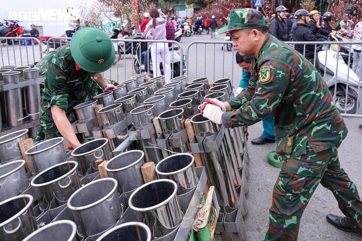 Toàn cảnh trận địa pháo hoa ở Hà Nội chào mừng năm mới Bính Ngọ 2026- Ảnh 7.