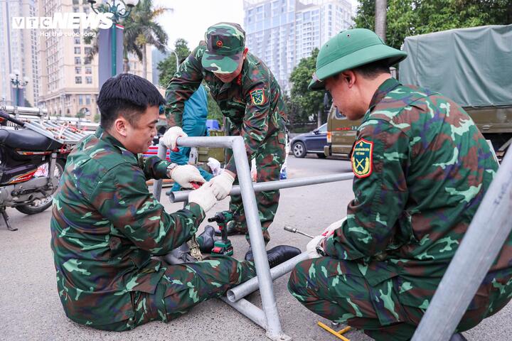 Toàn cảnh trận địa pháo hoa ở Hà Nội chào mừng năm mới Bính Ngọ 2026- Ảnh 3.