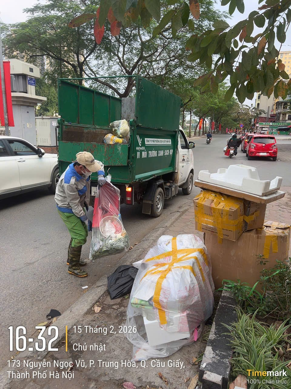 Phường Yên Hòa đồng loạt triển khai các giải pháp bảo đảm trật tự đô thị, vệ sinh môi trường trước dịp Tết Nguyên đán- Ảnh 7.