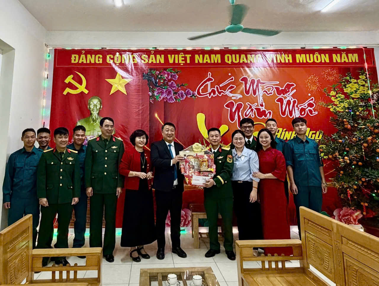 Lãnh đạo xã Bình Minh thăm, chúc Tết và động viên các đơn vị làm nhiệm vụ trực Tết