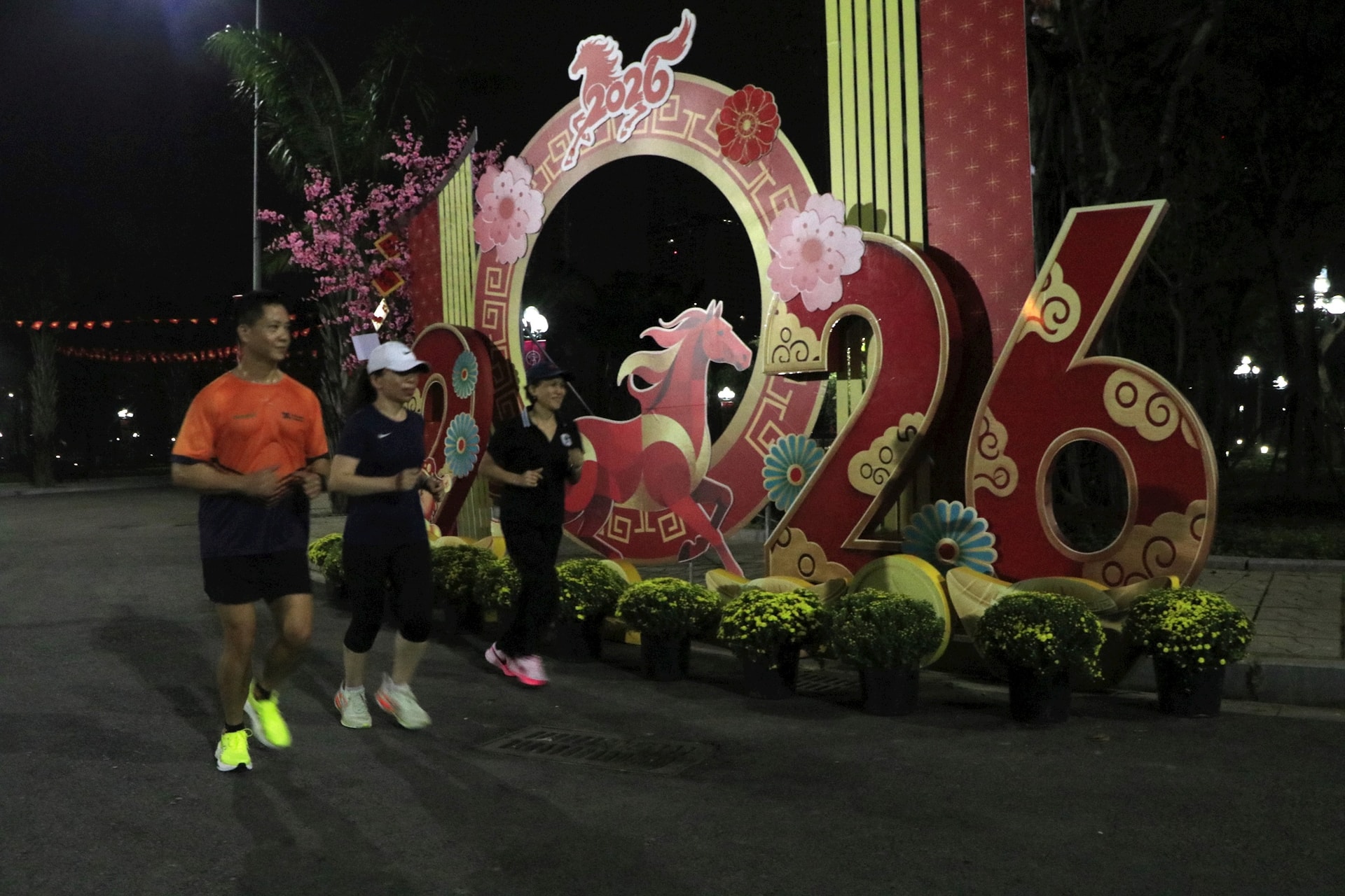 Bình yên trong những “không gian xanh” của Thủ đô ngày cuối năm- Ảnh 1.