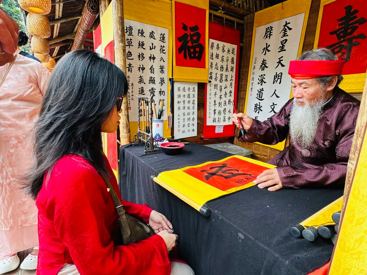 Hà Nội: Các điểm vui chơi đông kín du khách từ mùng 1 Tết- Ảnh 15.