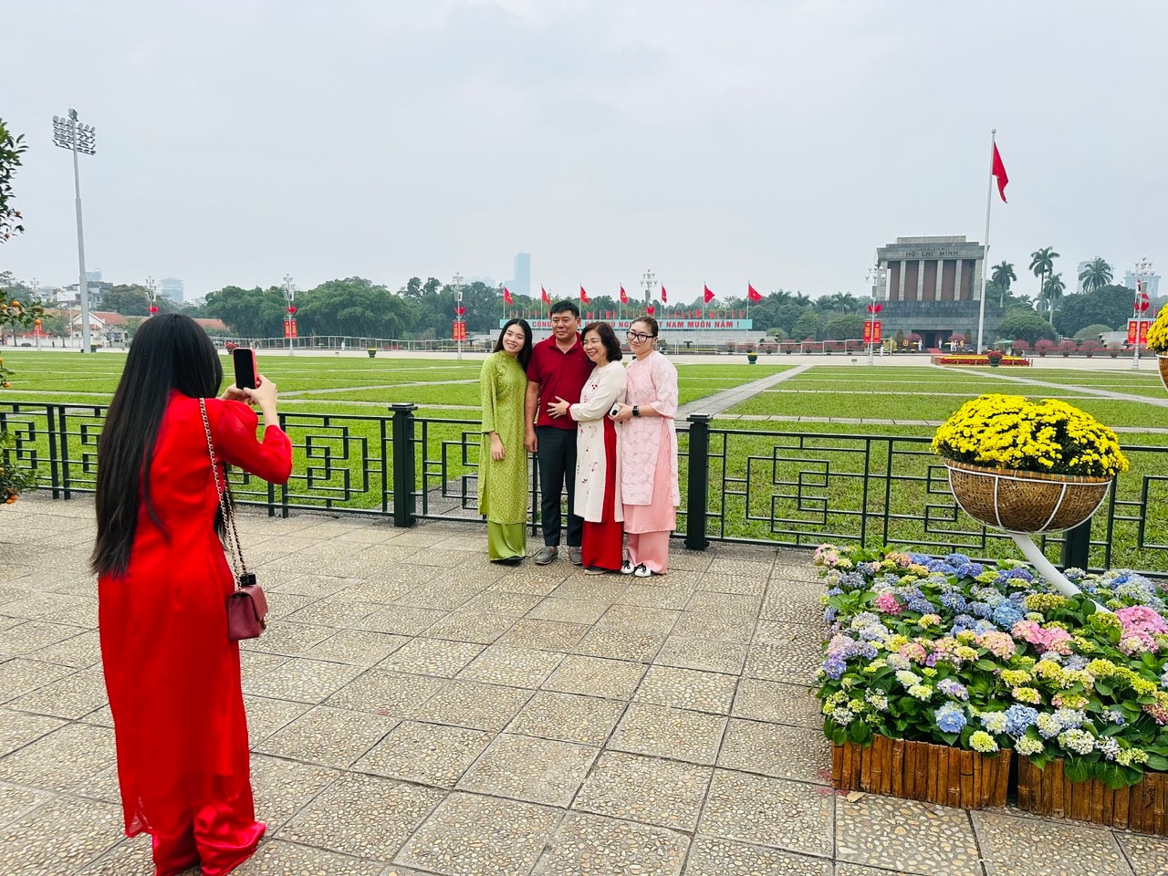 Hà Nội: Các điểm vui chơi đông kín du khách từ mùng 1 Tết- Ảnh 3.