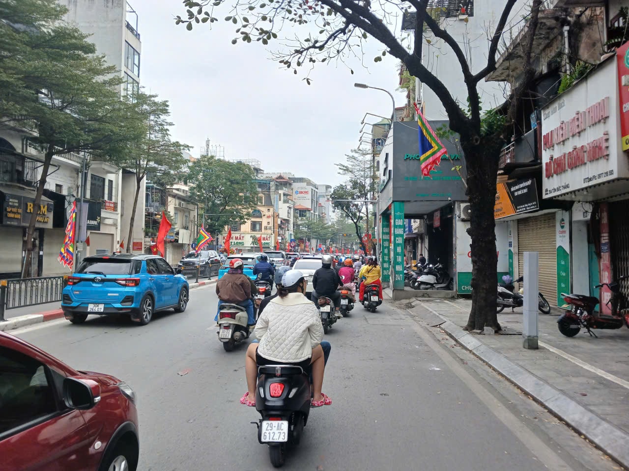 Hà Nội: Các điểm vui chơi đông kín du khách từ mùng 1 Tết- Ảnh 1.