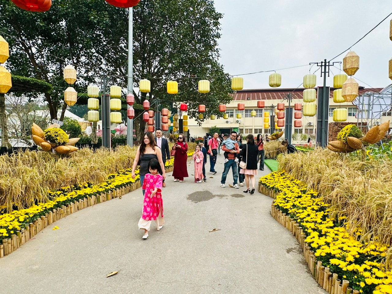 Hà Nội: Các điểm vui chơi đông kín du khách từ mùng 1 Tết- Ảnh 17.