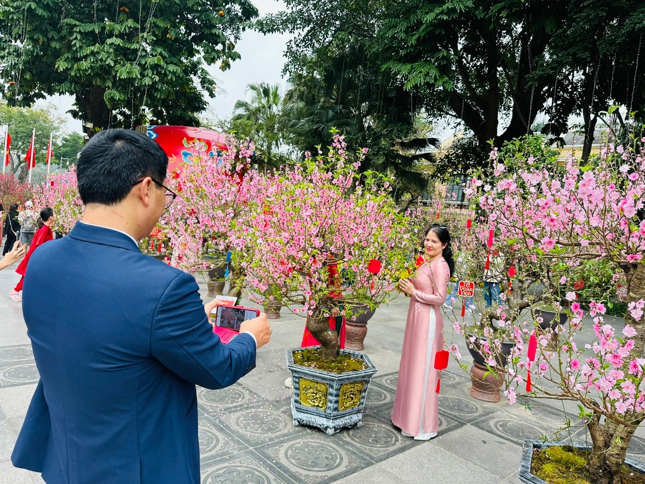 Hà Nội: Các điểm vui chơi đông kín du khách từ mùng 1 Tết- Ảnh 8.