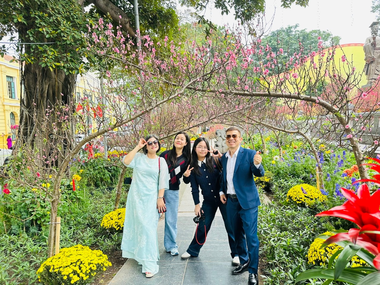 Hà Nội: Các điểm vui chơi đông kín du khách từ mùng 1 Tết- Ảnh 9.