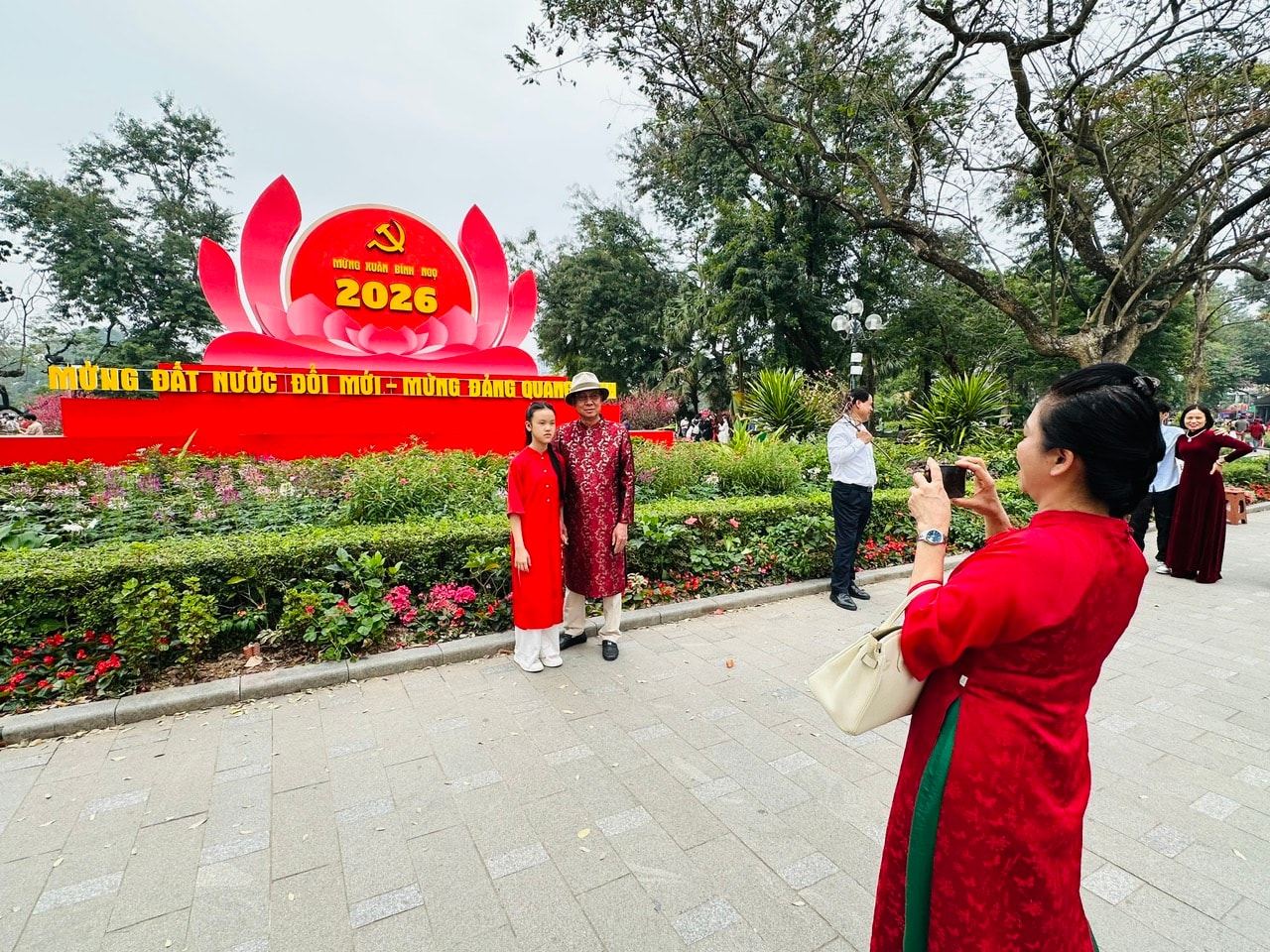 Hà Nội: Các điểm vui chơi đông kín du khách từ mùng 1 Tết- Ảnh 5.